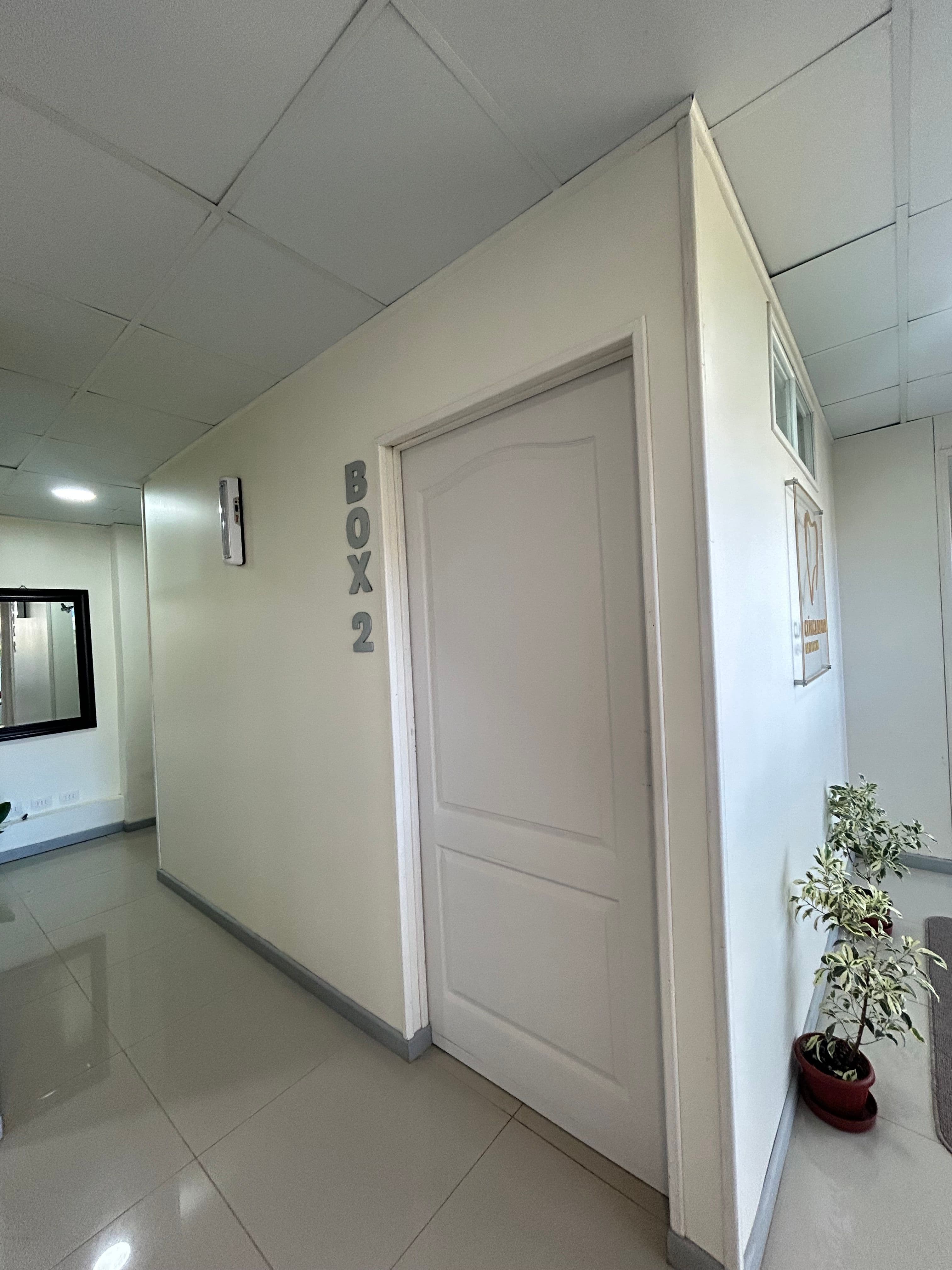 Box de atención dental completamente equipado